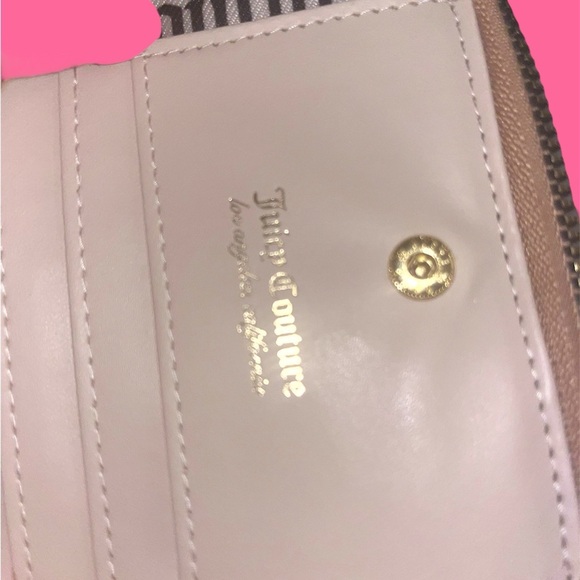 Juicy Couture White and Gold Key Lock Wallet - Picture 6 of 7
